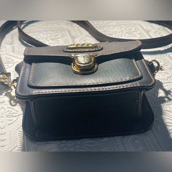 Vintage Veneta Dark Green and Brown Leather Shoulder Hand Bag with Gold Hardware - Picture 5 of 16